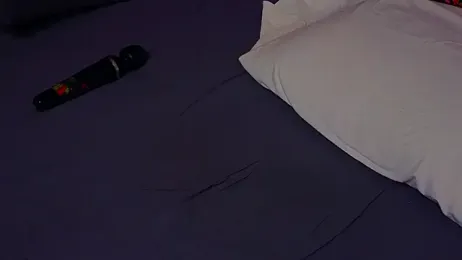 Hollara_Bangg webcam model stream image