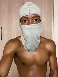 RoyaltyRox webcam model stream image