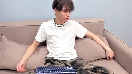 Ur_NextDoor_Boy webcam model stream image