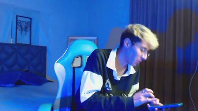 Adam_foxs webcam cam4 model stream image