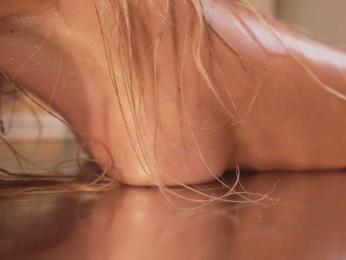 HeyBanana webcam bongacams model stream image