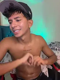 Leonarrrd_01 webcam model stream image