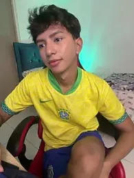 Leonarrrd_01 webcam model stream image