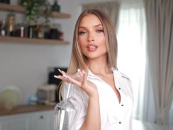 LeyahSummer webcam model stream image