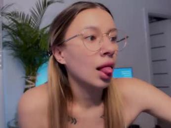 reallove_x webcam chaturbate model stream image