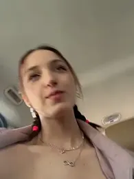 DollyTall webcam stripchat model stream image