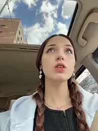 DollyTall webcam stripchat model stream image