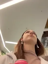 DollyTall webcam stripchat model stream image