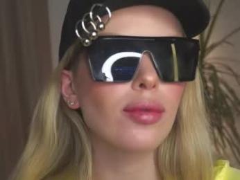 agent_blonde webcam model stream image