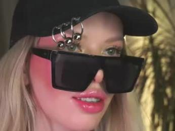 agent_blonde webcam model stream image