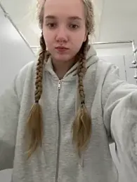 bambi_lu webcam stripchat model stream image