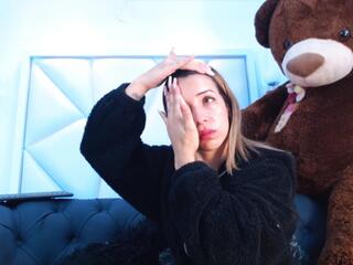 Mila Park webcam model stream image