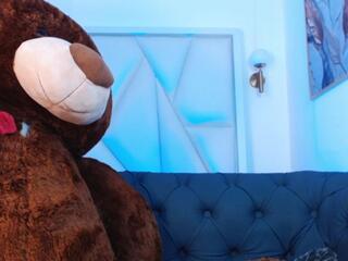 Mila Park webcam model stream image