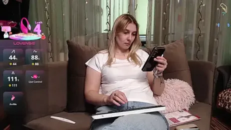 zeynep_luv_u webcam stripchat model stream image