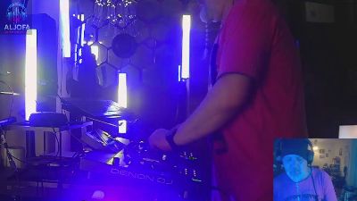 1st_omen webcam model stream image