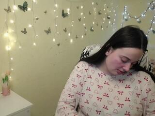 Milana Ora webcam model stream image