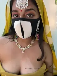 HeartQueen05 webcam stripchat model stream image