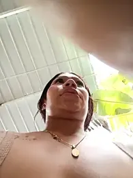 Rous-squir webcam model stream image