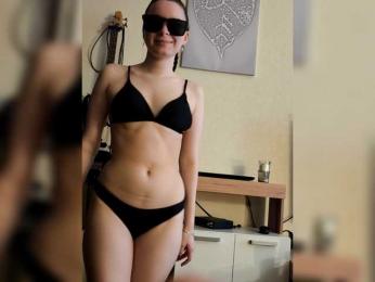 Lyoublue webcam bongacams model stream image