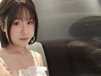 LilyBrooklyn webcam model stream image