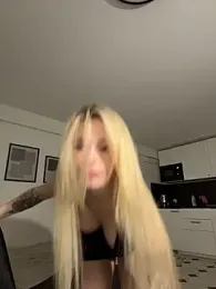 Vladamais webcam model stream image