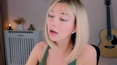 Lenamuti25 webcam stripchat model stream image