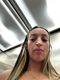 BelleLouiseVp stripchat stream image