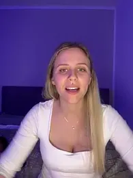 lunawolf21 stripchat stream image